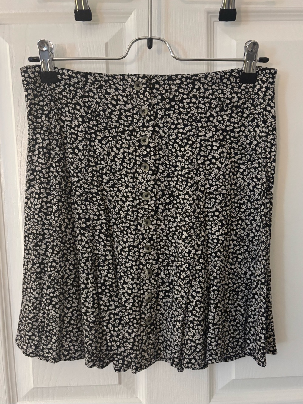 American Eagle Black and White Floral Button-Front Women's Skater Skirt